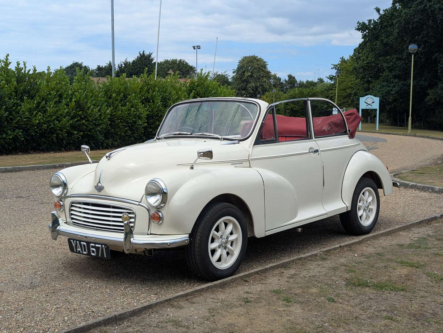 <p>1959 MORRIS MINOR 1000 CONVERTIBLE</p>