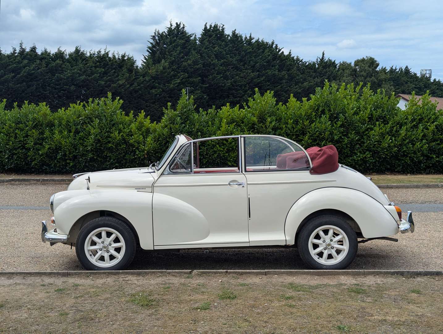 <p>1959 MORRIS MINOR 1000 CONVERTIBLE</p>