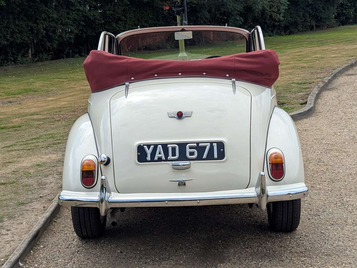 <p>1959 MORRIS MINOR 1000 CONVERTIBLE</p>