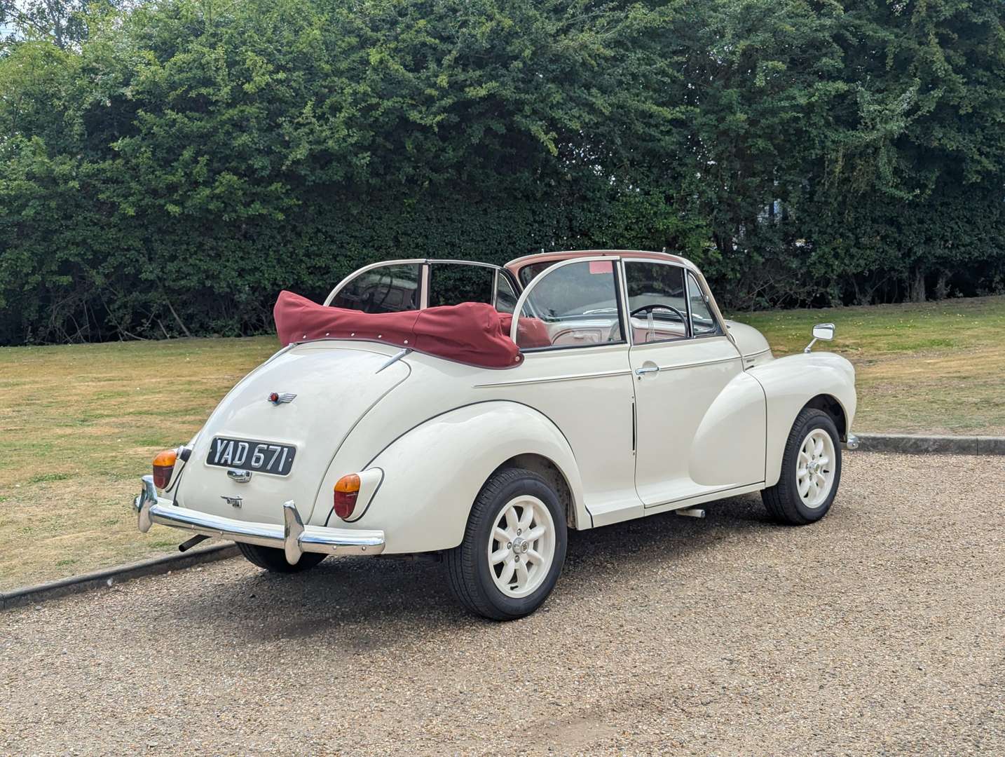 <p>1959 MORRIS MINOR 1000 CONVERTIBLE</p>
