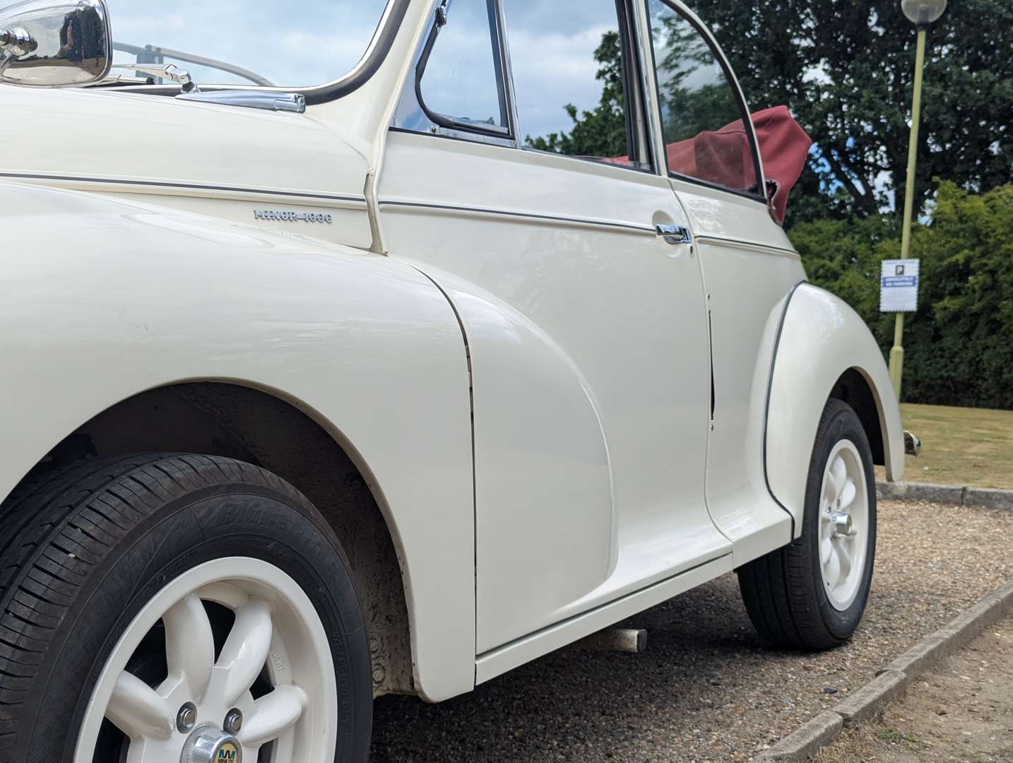 <p>1959 MORRIS MINOR 1000 CONVERTIBLE</p>