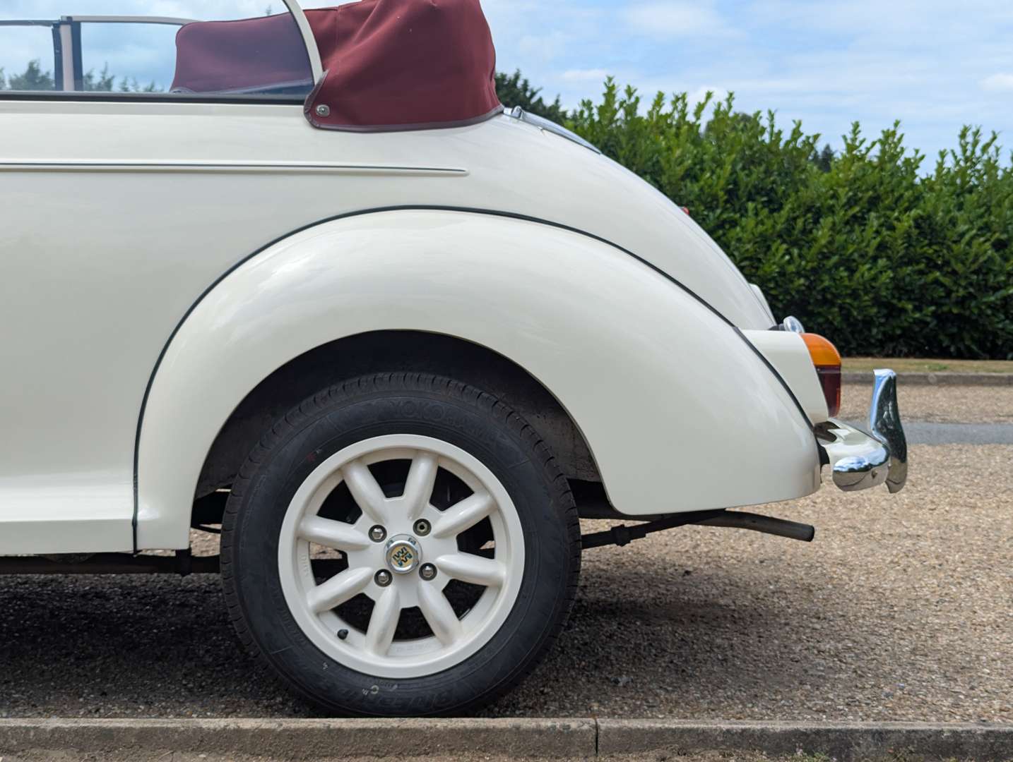 <p>1959 MORRIS MINOR 1000 CONVERTIBLE</p>