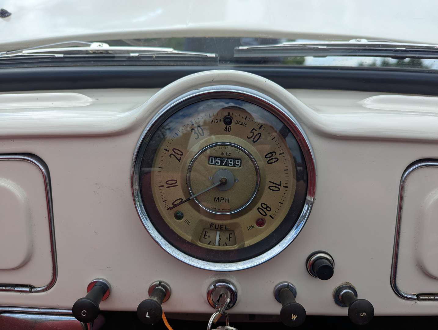 <p>1959 MORRIS MINOR 1000 CONVERTIBLE</p>