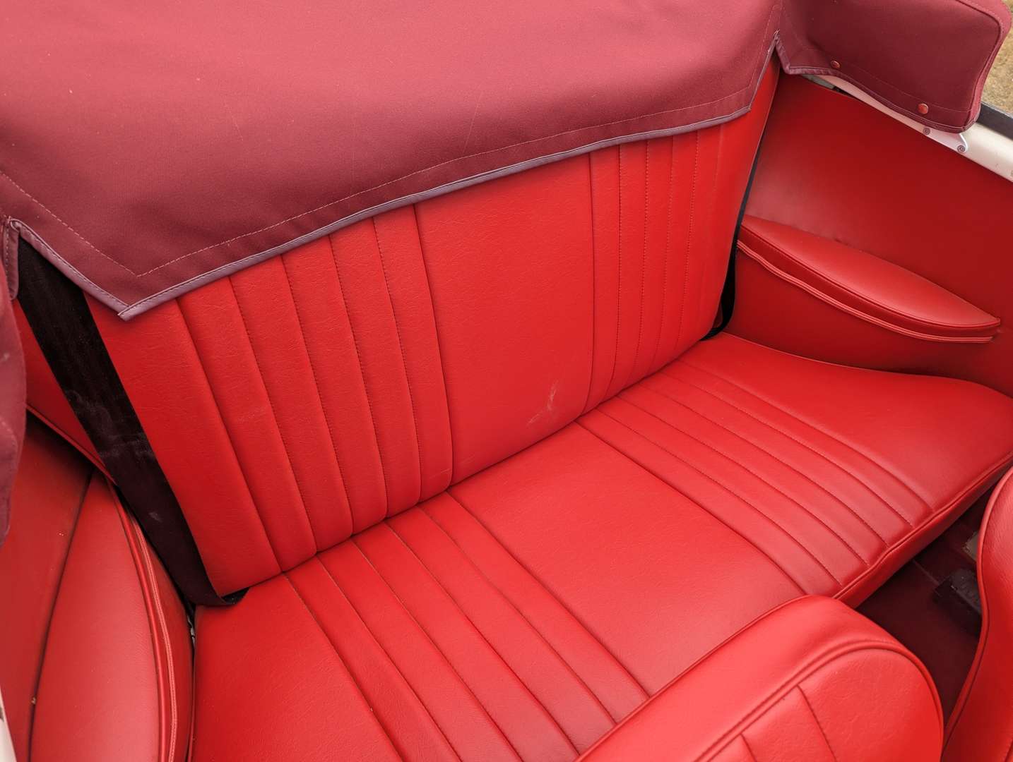<p>1959 MORRIS MINOR 1000 CONVERTIBLE</p>