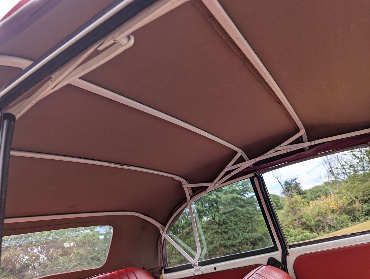 <p>1959 MORRIS MINOR 1000 CONVERTIBLE</p>