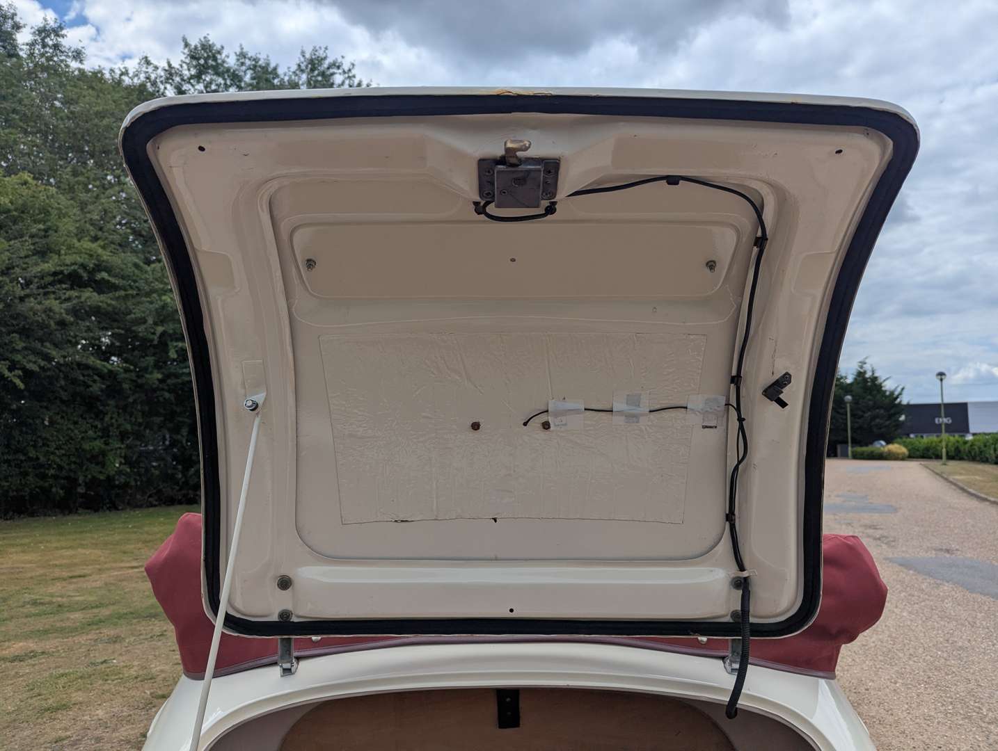 <p>1959 MORRIS MINOR 1000 CONVERTIBLE</p>