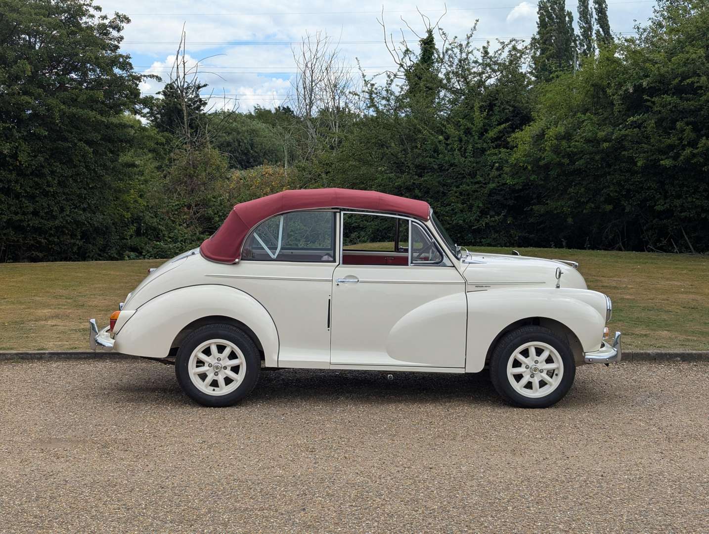 <p>1959 MORRIS MINOR 1000 CONVERTIBLE</p>