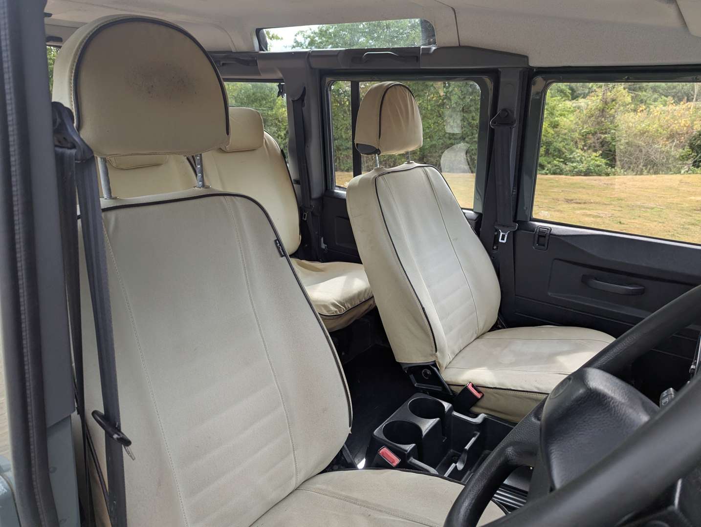 <p>2009 LAND ROVER DEFENDER 110</p>