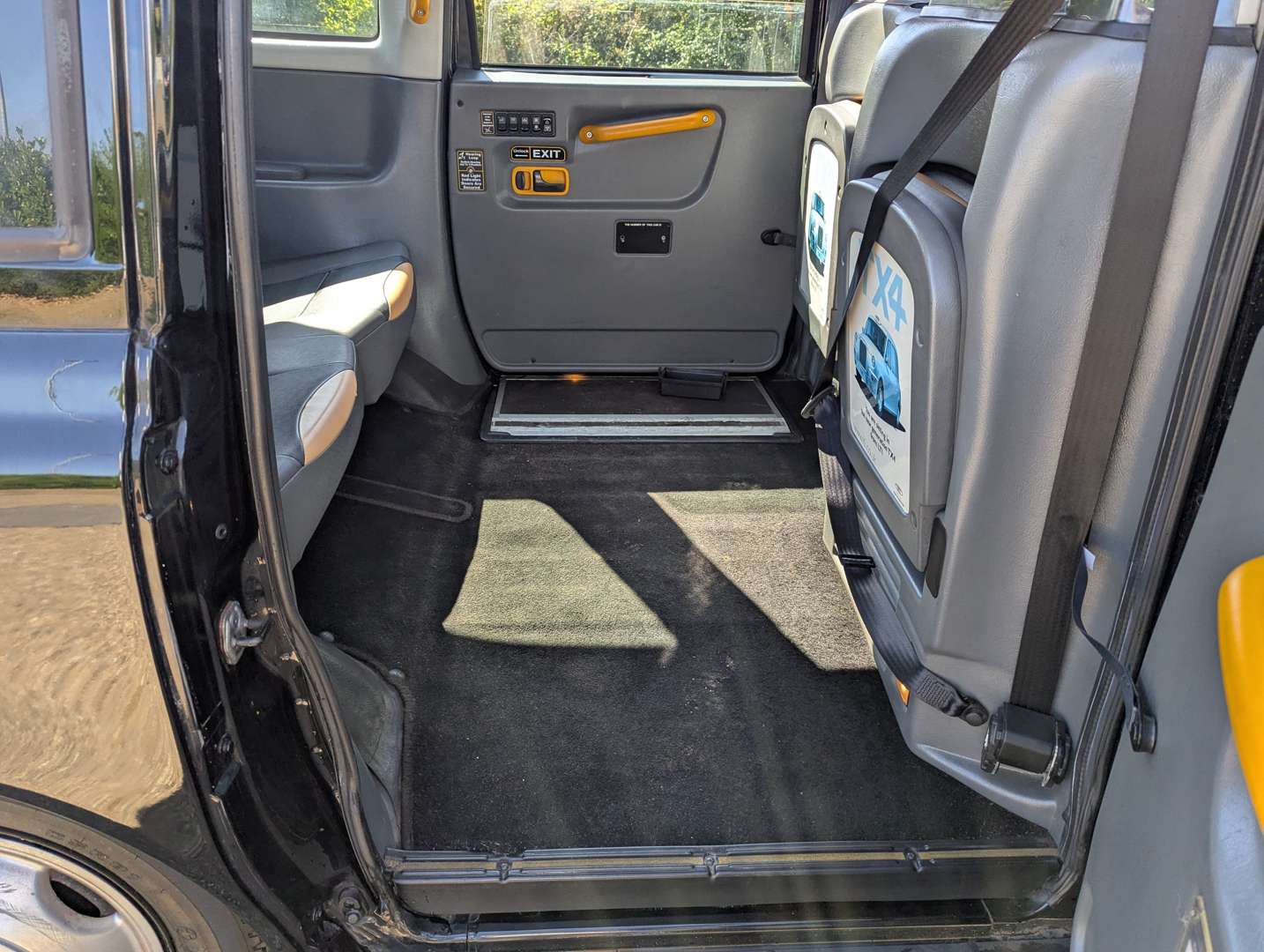 <p>2006 LONDON TAXI TX4 BRONZE AUTO</p>