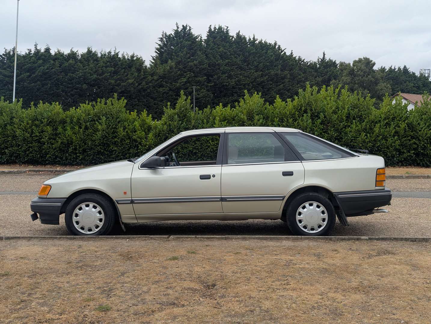 <p>1989 FORD GRANADA GLI AUTO</p>
