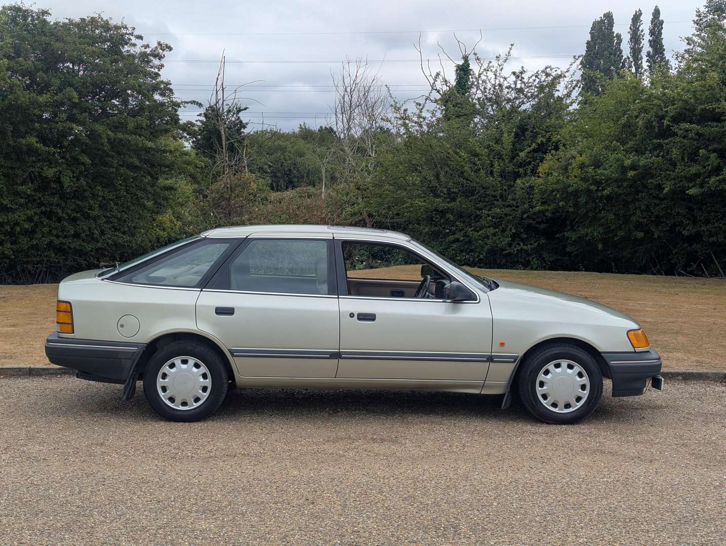 <p>1989 FORD GRANADA GLI AUTO</p>