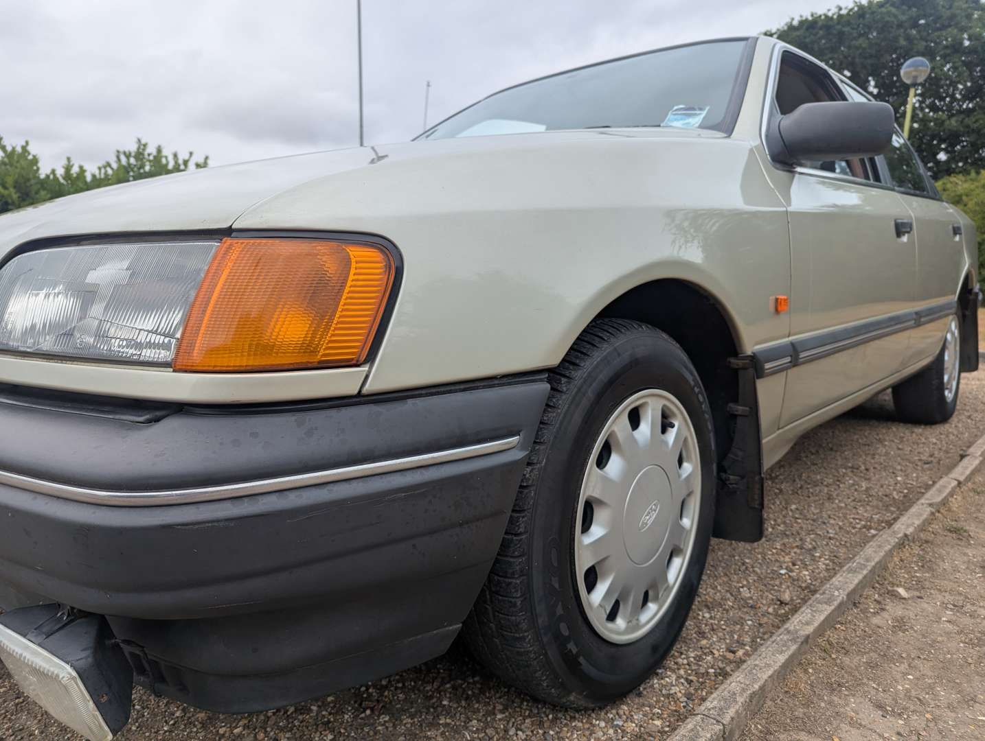 <p>1989 FORD GRANADA GLI AUTO</p>