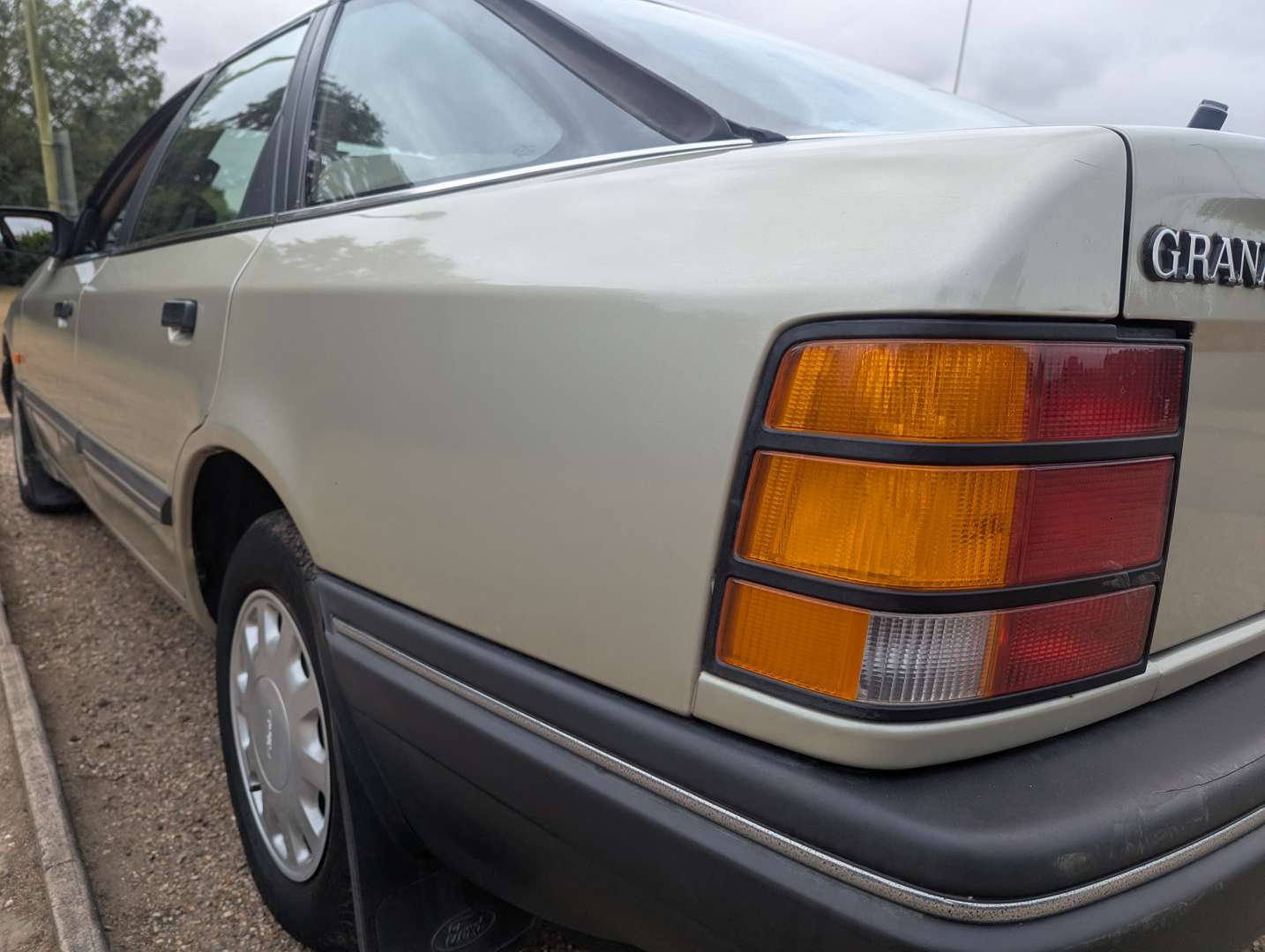 <p>1989 FORD GRANADA GLI AUTO</p>