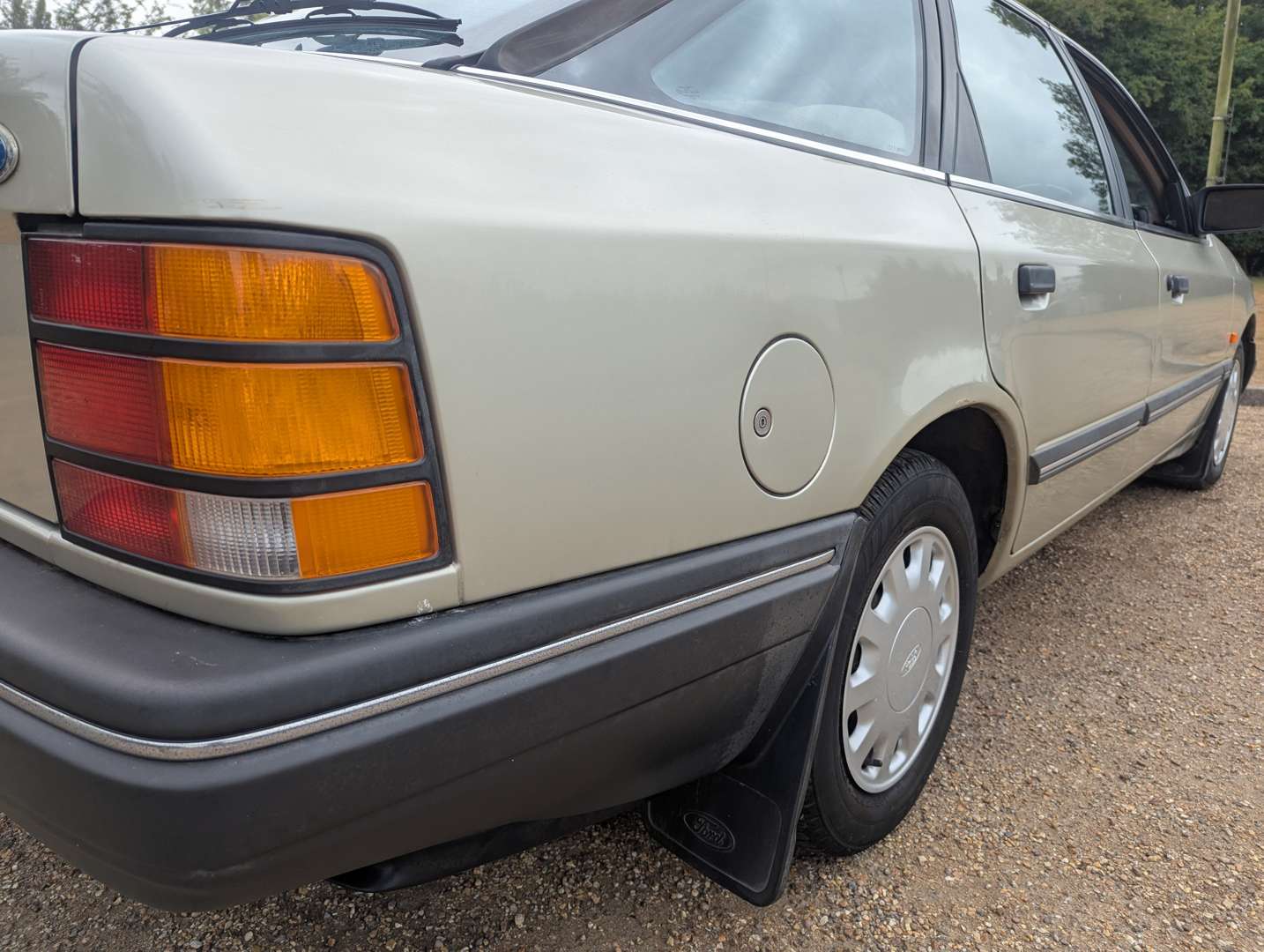 <p>1989 FORD GRANADA GLI AUTO</p>