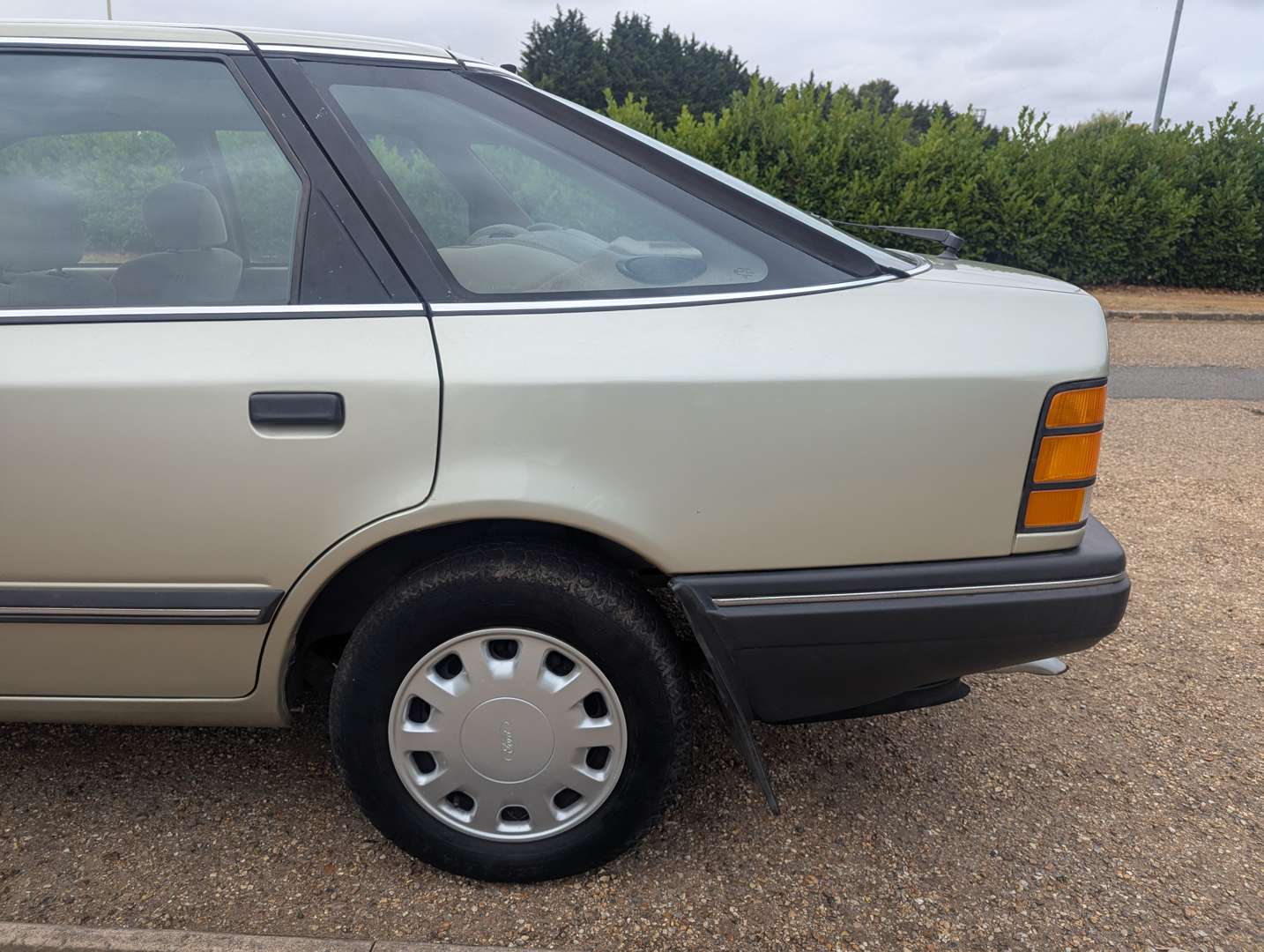 <p>1989 FORD GRANADA GLI AUTO</p>