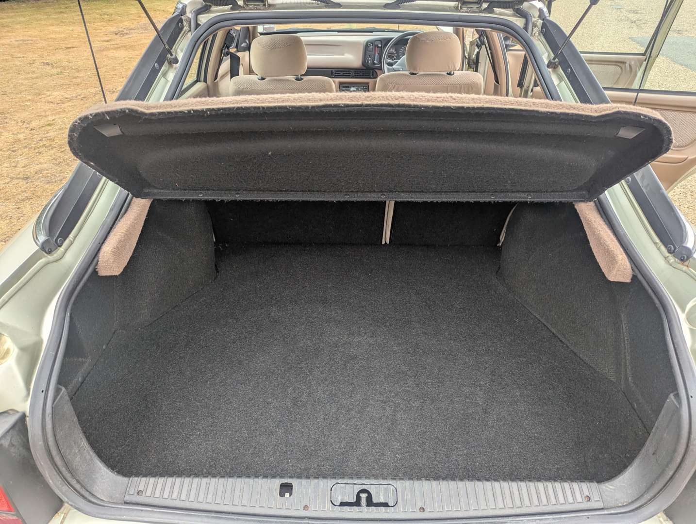 <p>1989 FORD GRANADA GLI AUTO</p>