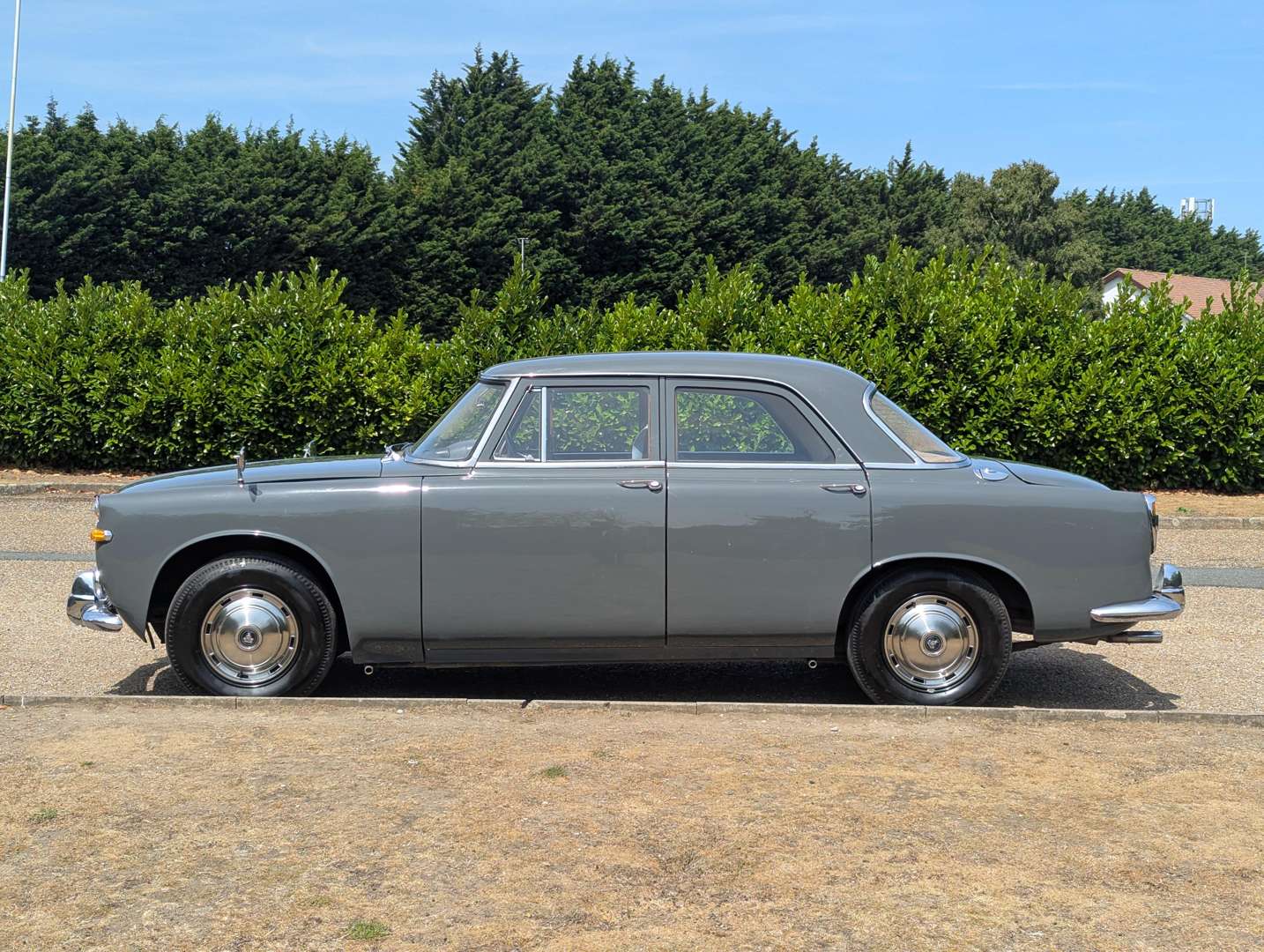 <p>1962 ROVER P5 SALOON</p>