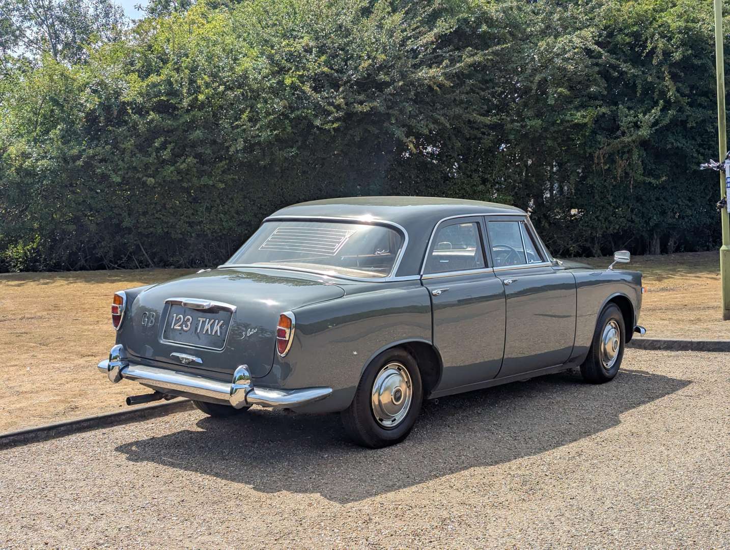 <p>1962 ROVER P5 SALOON</p>