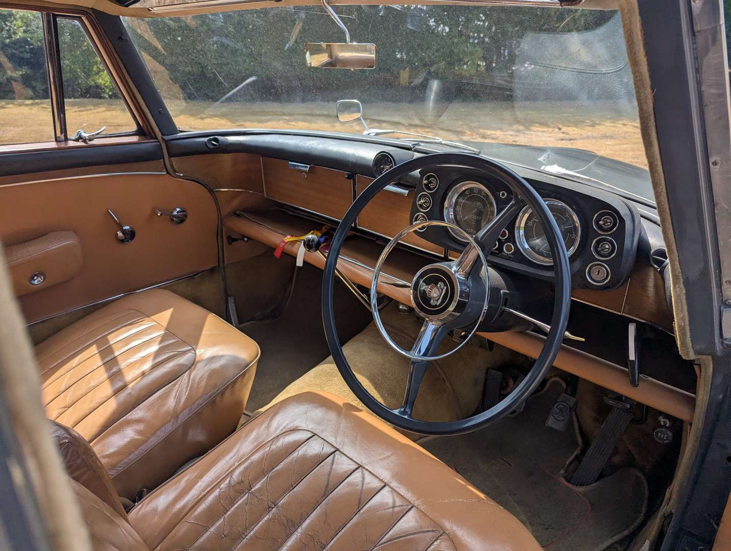 <p>1962 ROVER P5 SALOON</p>