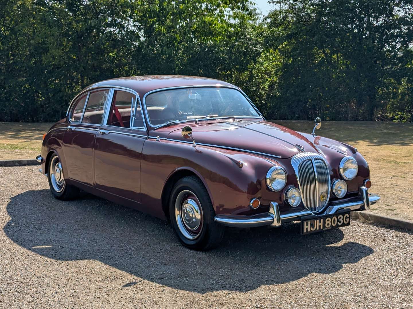 <p>1969 DAIMLER V8 250</p>