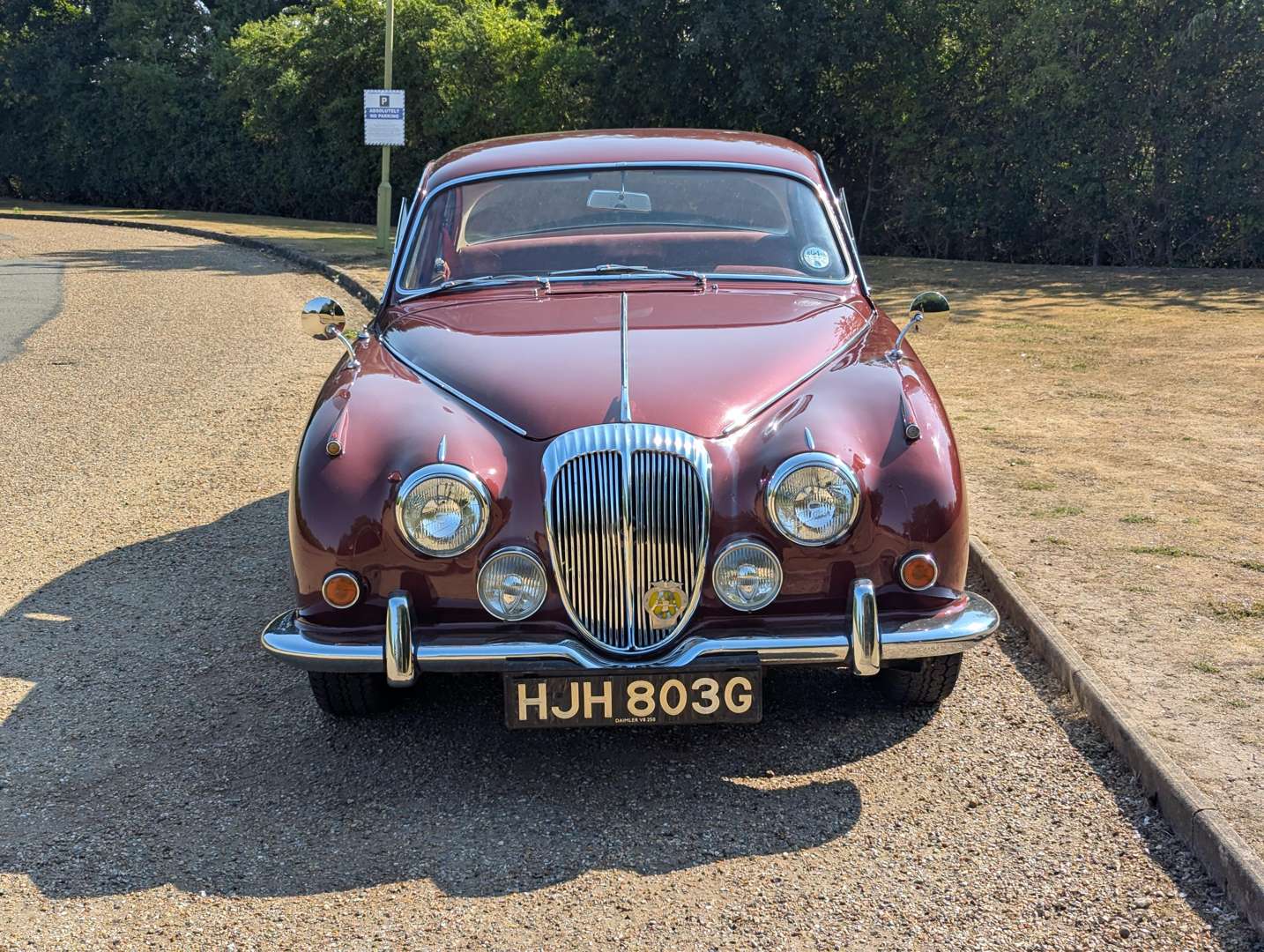 <p>1969 DAIMLER V8 250</p>