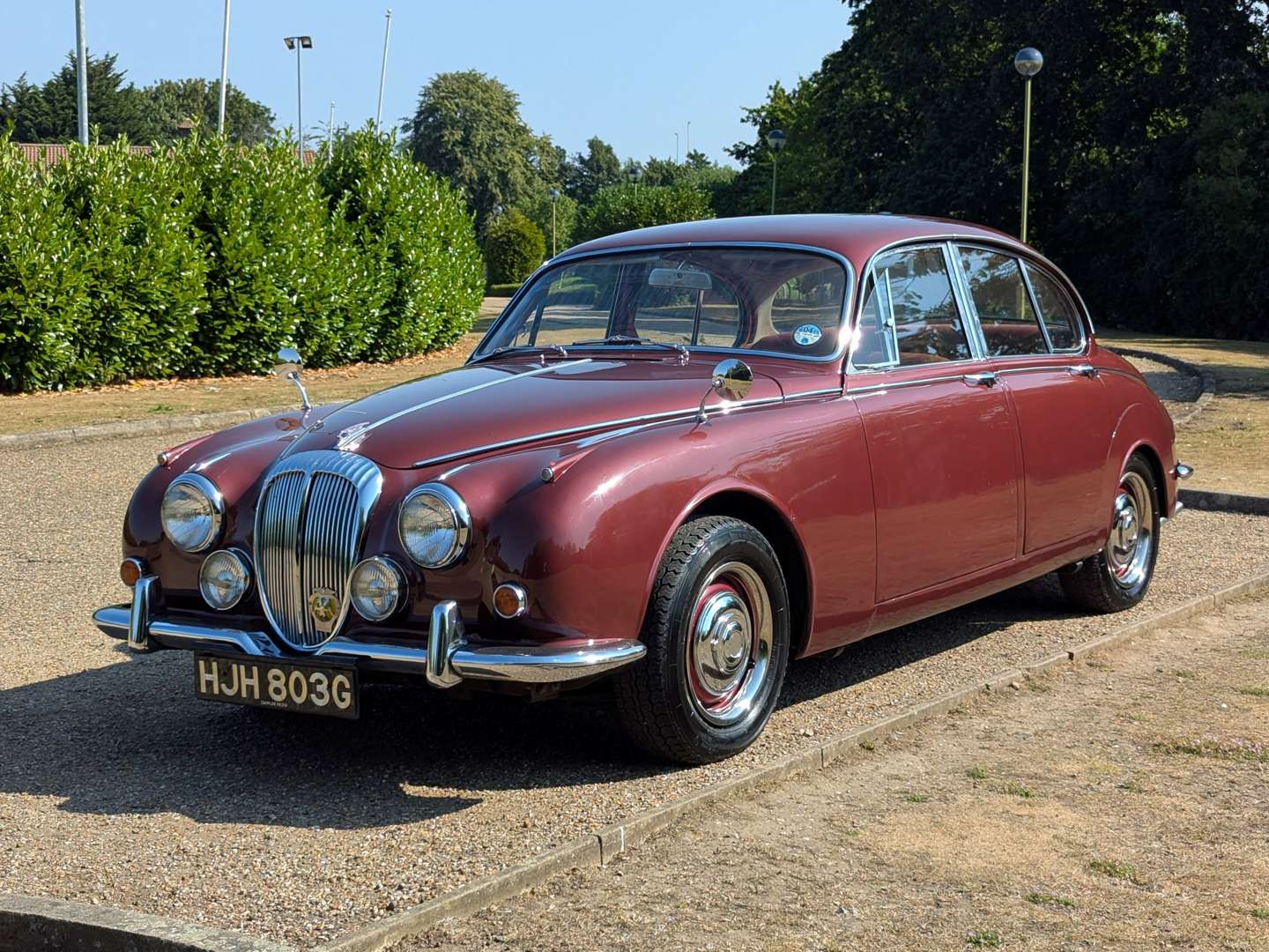 <p>1969 DAIMLER V8 250</p>