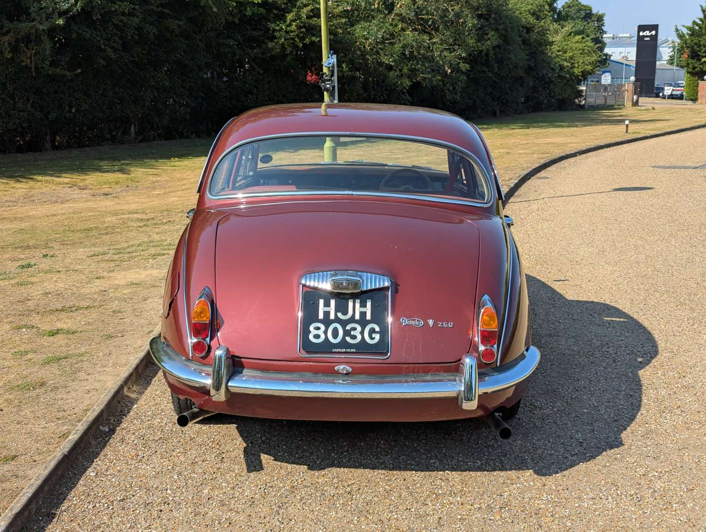 <p>1969 DAIMLER V8 250</p>