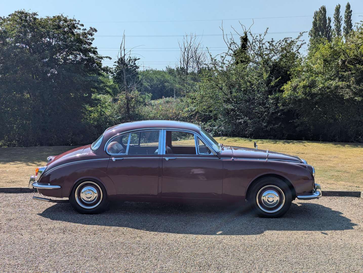 <p>1969 DAIMLER V8 250</p>