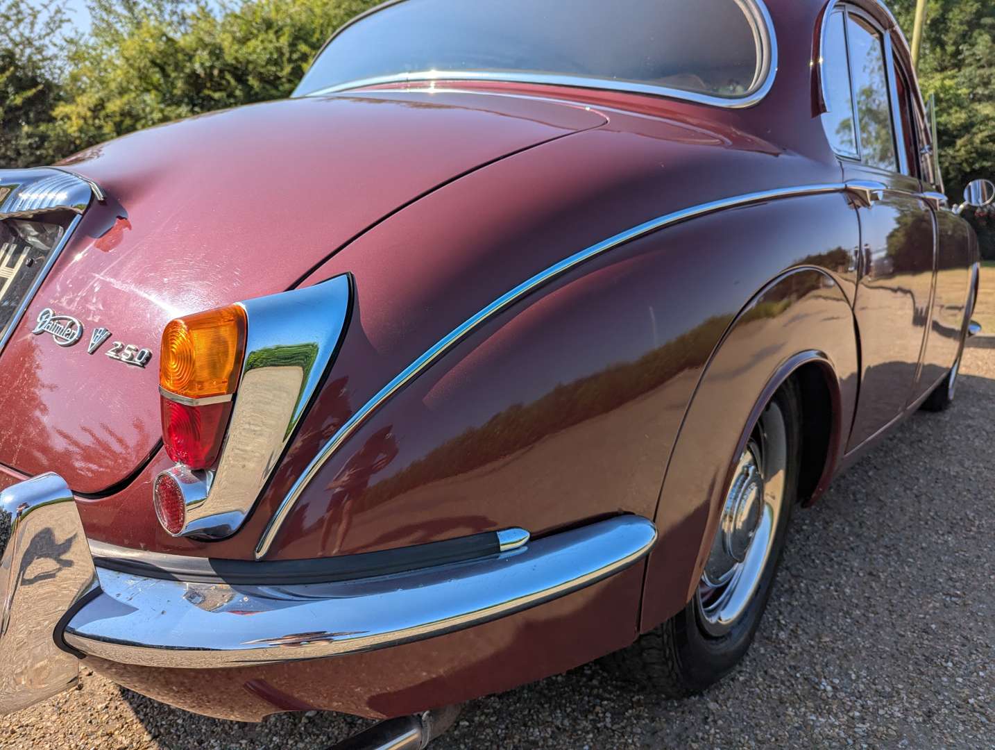 <p>1969 DAIMLER V8 250</p>