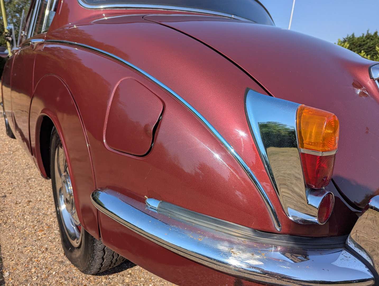 <p>1969 DAIMLER V8 250</p>