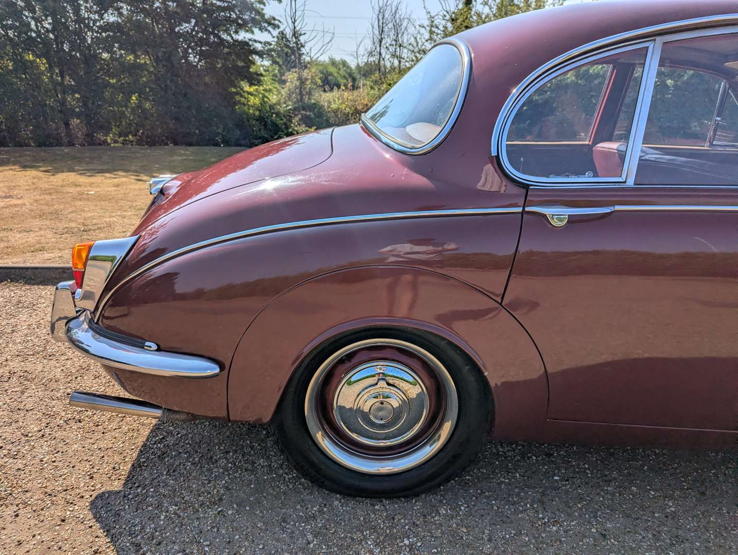 <p>1969 DAIMLER V8 250</p>