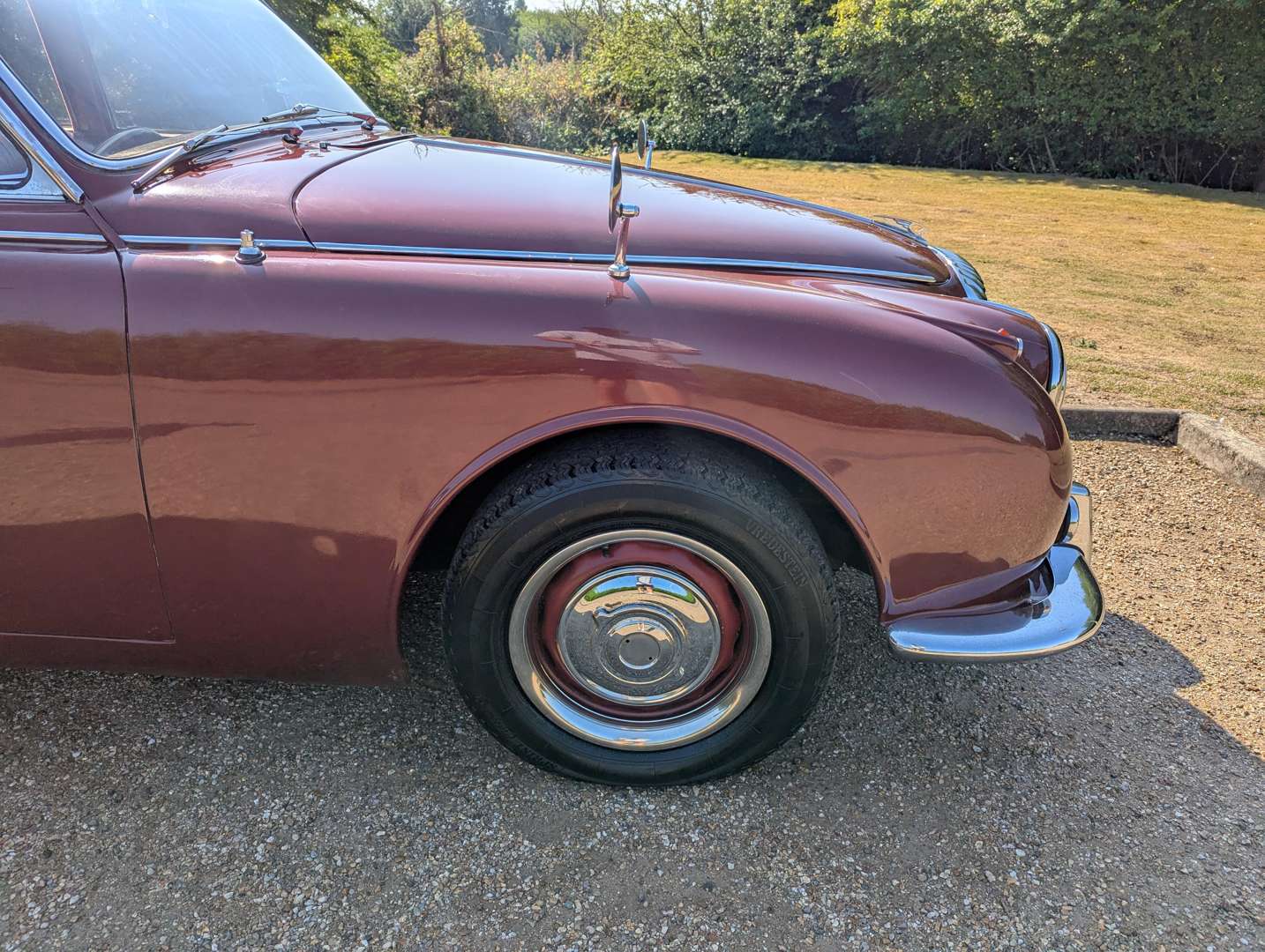 <p>1969 DAIMLER V8 250</p>