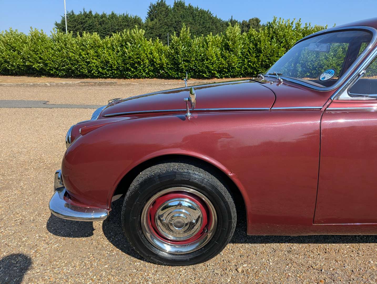 <p>1969 DAIMLER V8 250</p>