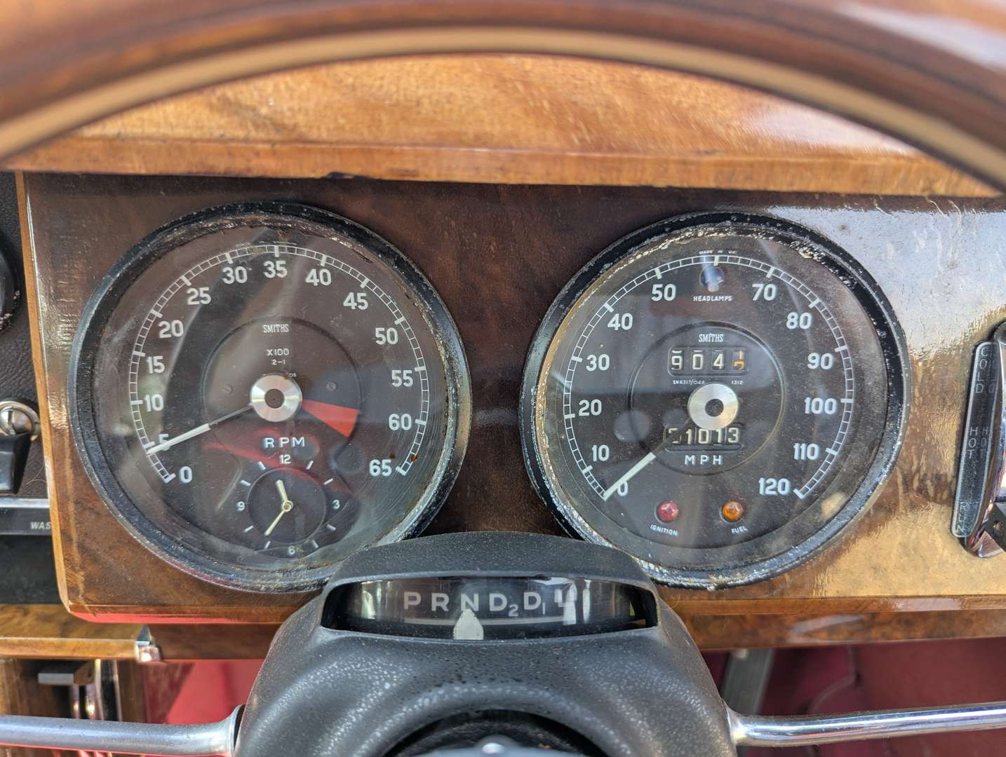 <p>1969 DAIMLER V8 250</p>
