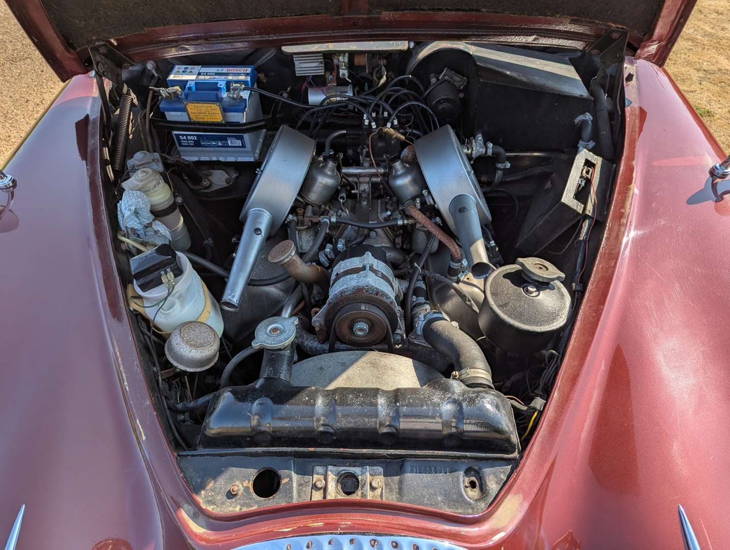 <p>1969 DAIMLER V8 250</p>