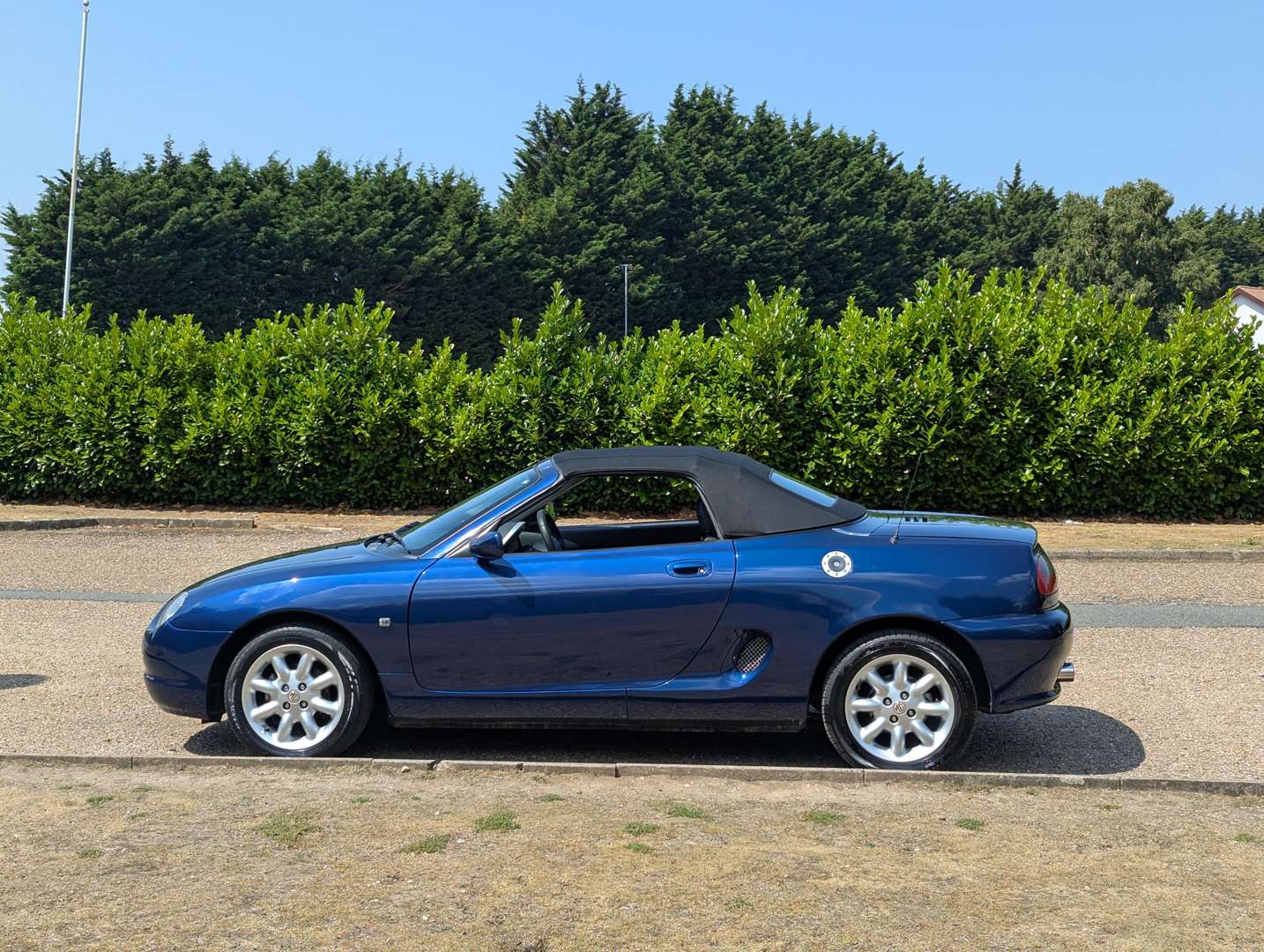 <p>2001 MG F</p>