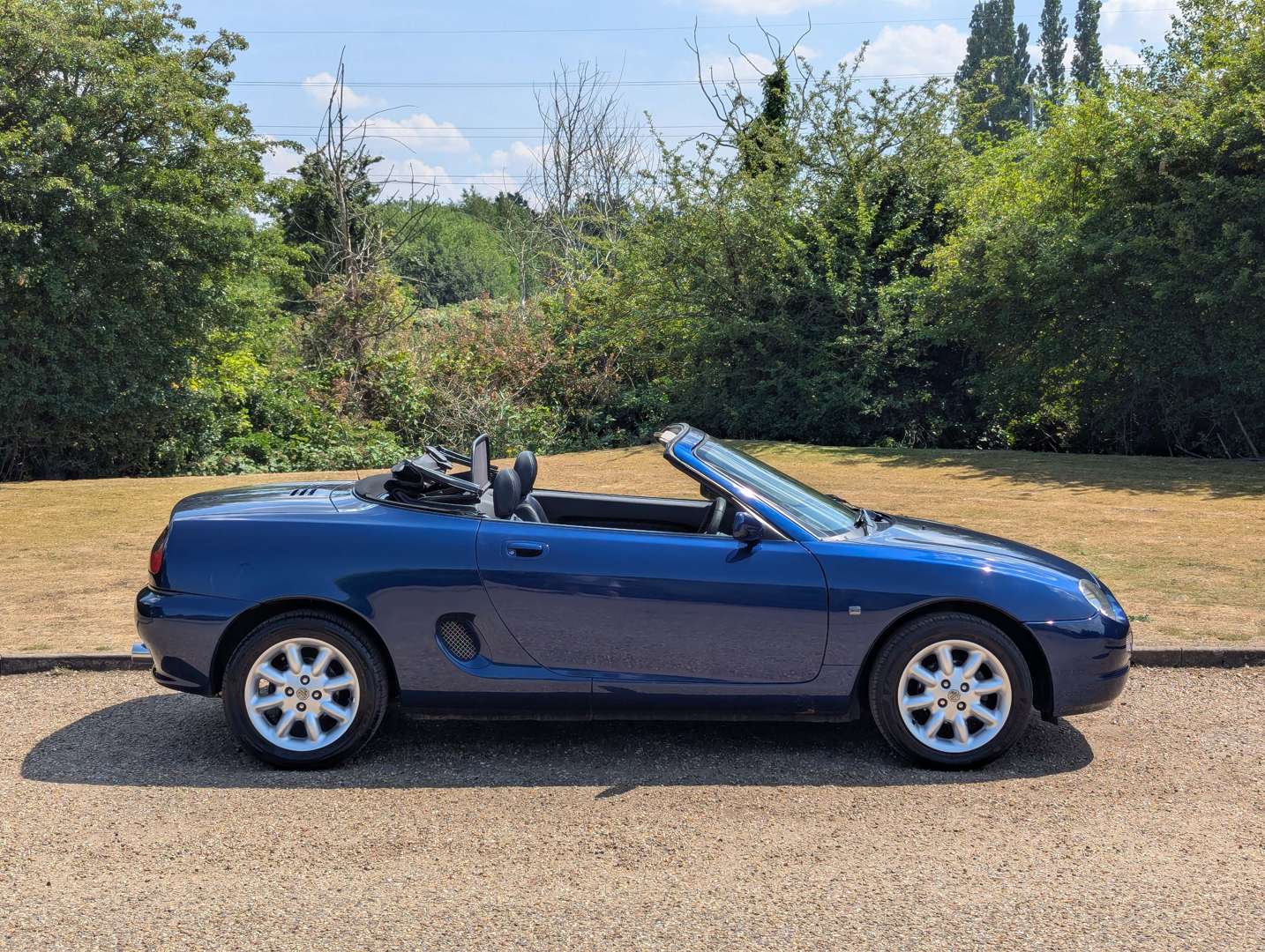 <p>2001 MG F</p>