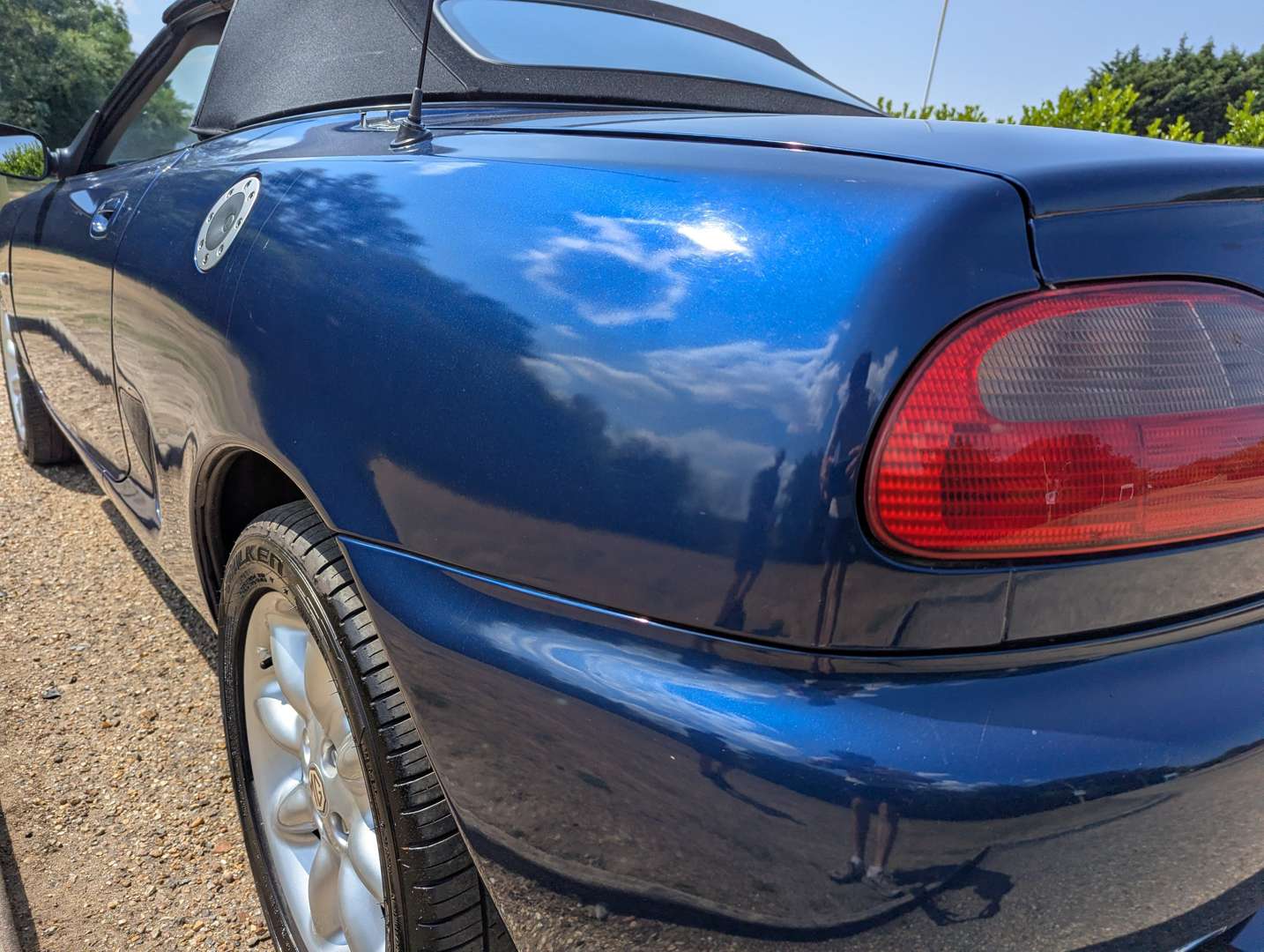 <p>2001 MG F</p>