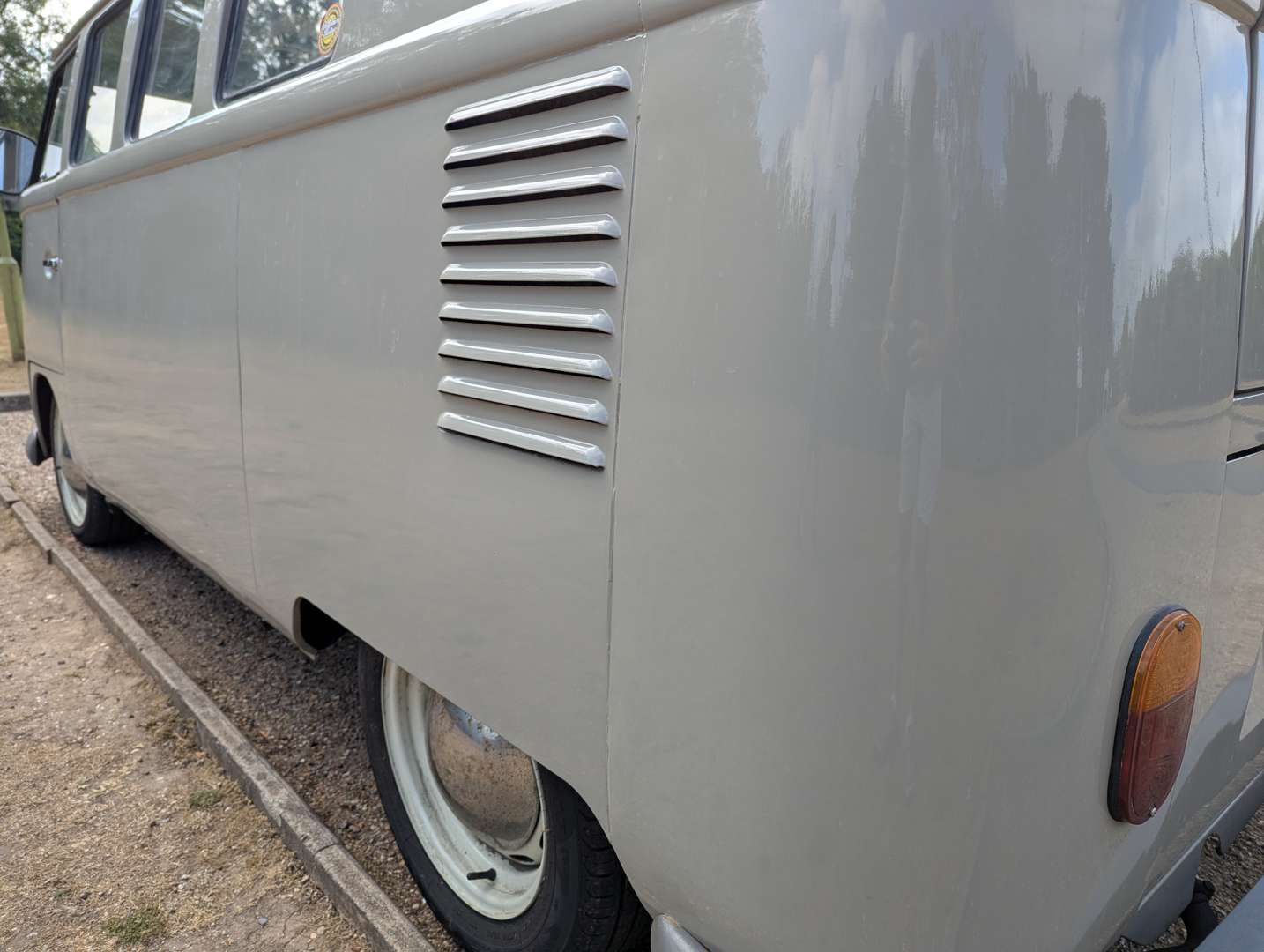 <p>1963 VW T2 SPLIT SCREEN CAMPER LHD</p>