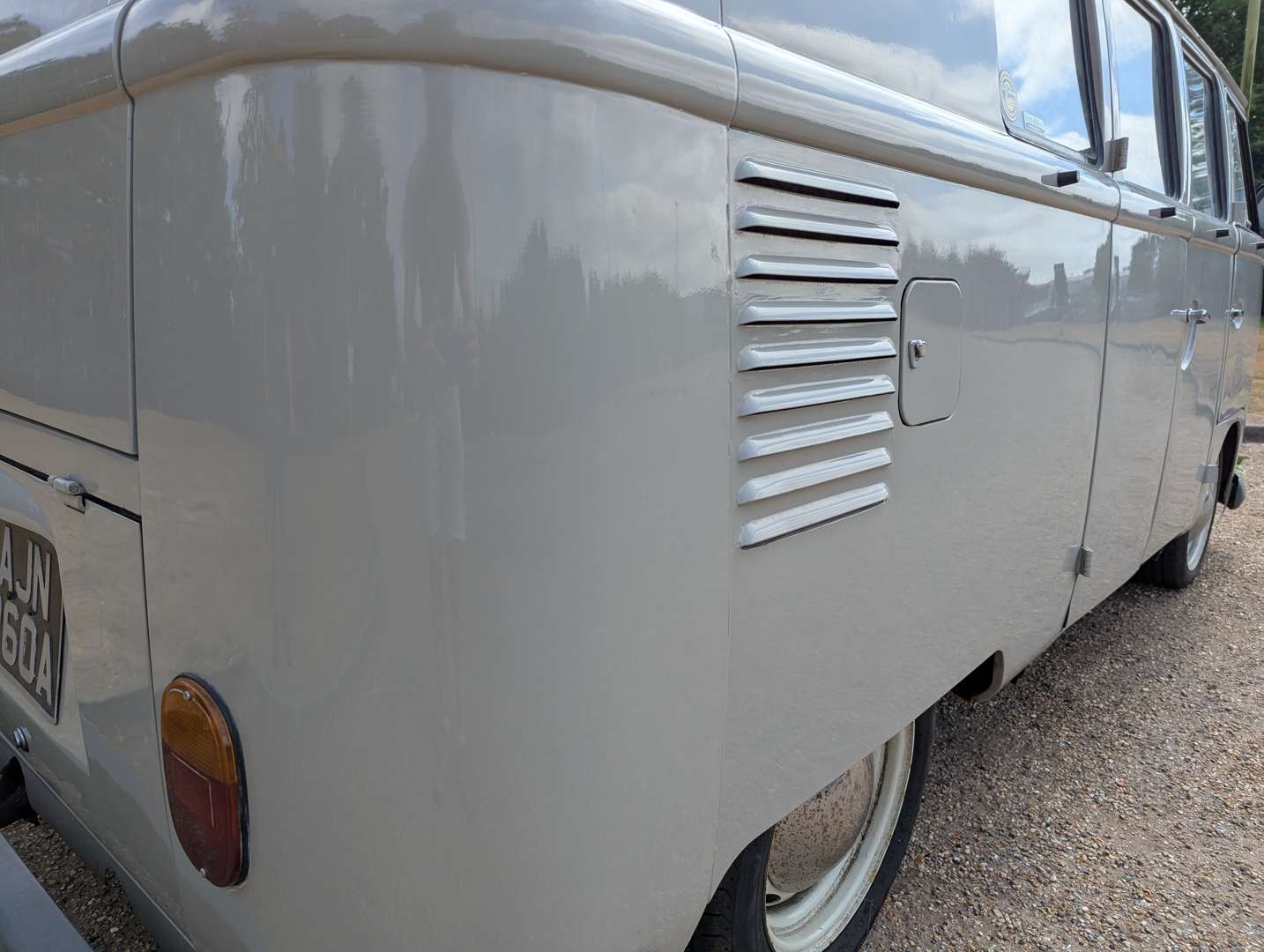 <p>1963 VW T2 SPLIT SCREEN CAMPER LHD</p>