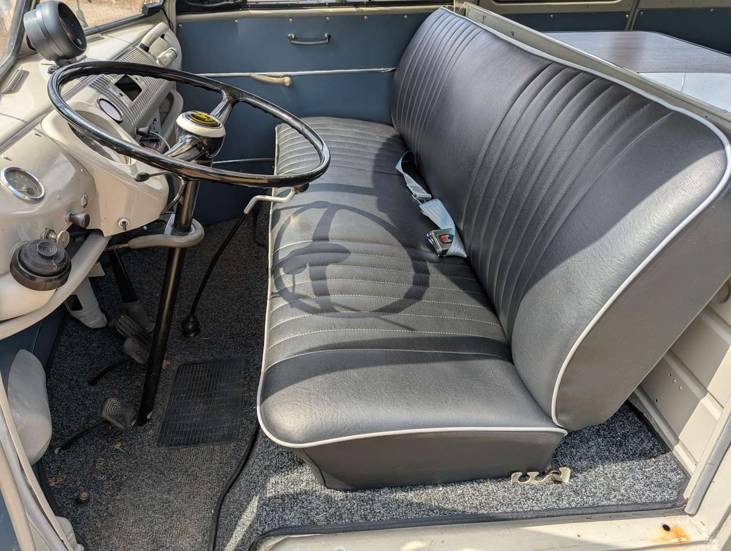 <p>1963 VW T2 SPLIT SCREEN CAMPER LHD</p>