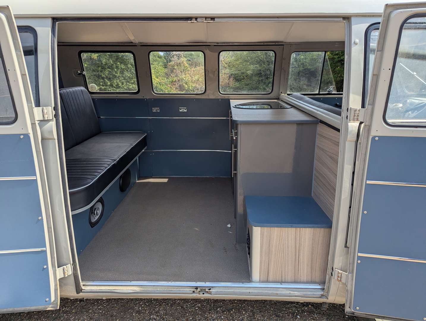<p>1963 VW T2 SPLIT SCREEN CAMPER LHD</p>