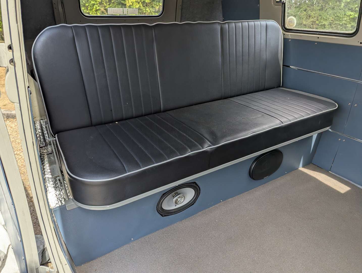 <p>1963 VW T2 SPLIT SCREEN CAMPER LHD</p>