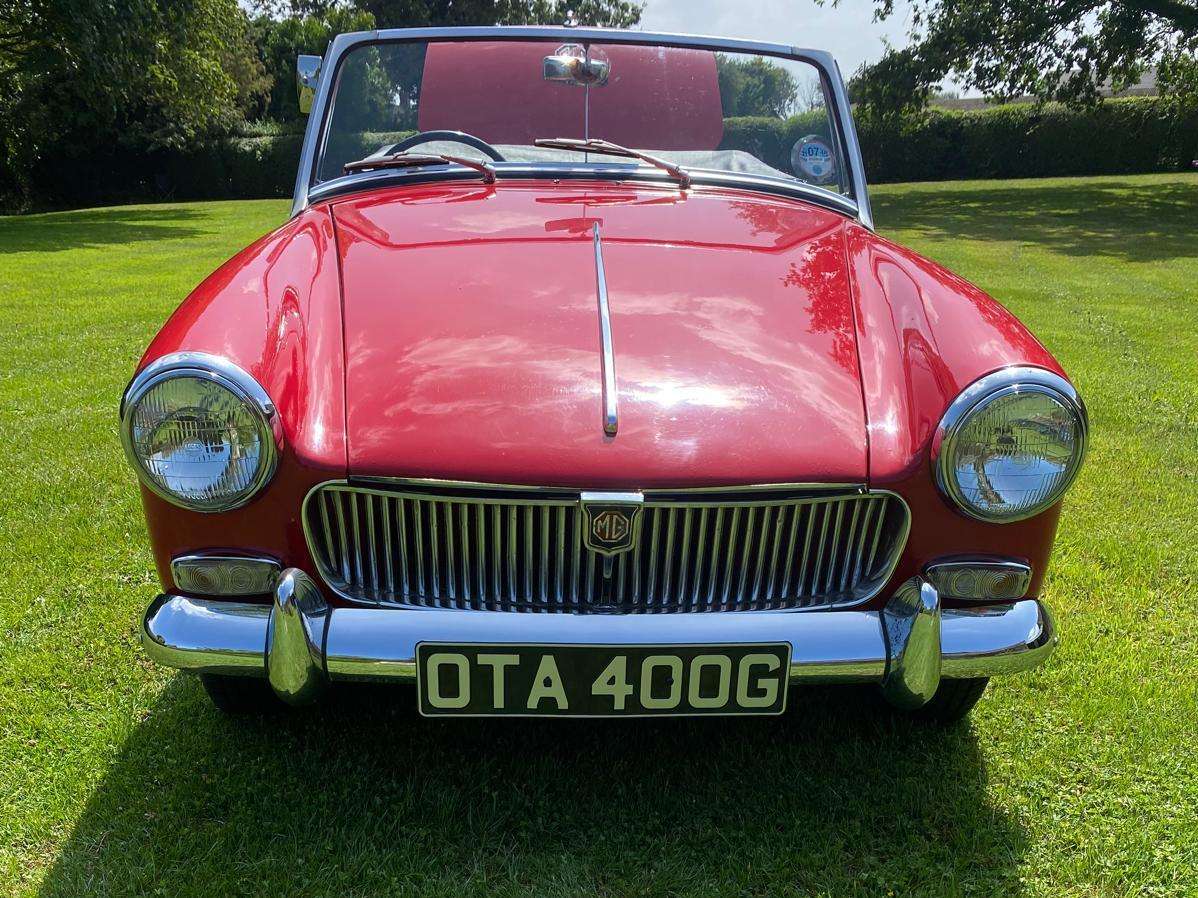 <p>1968 MG MIDGET</p>