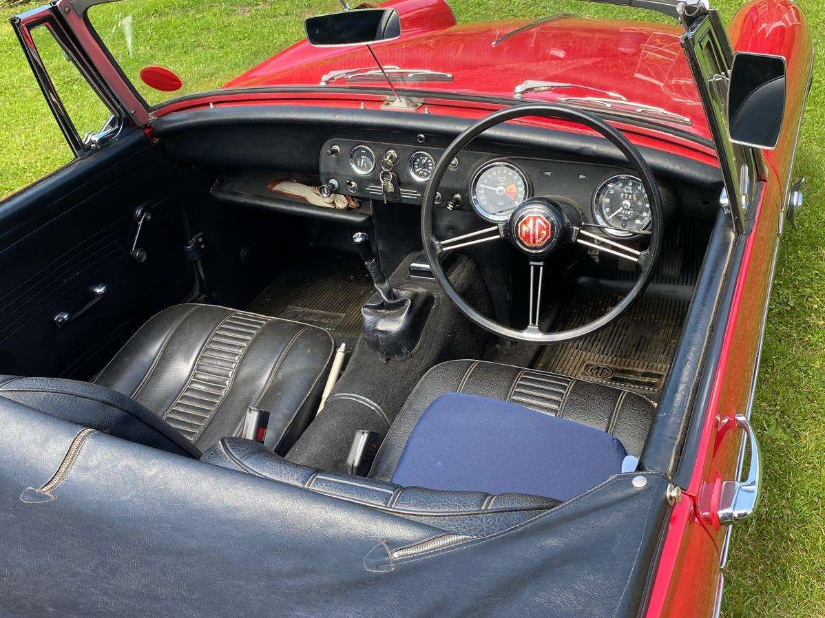 <p>1968 MG MIDGET</p>