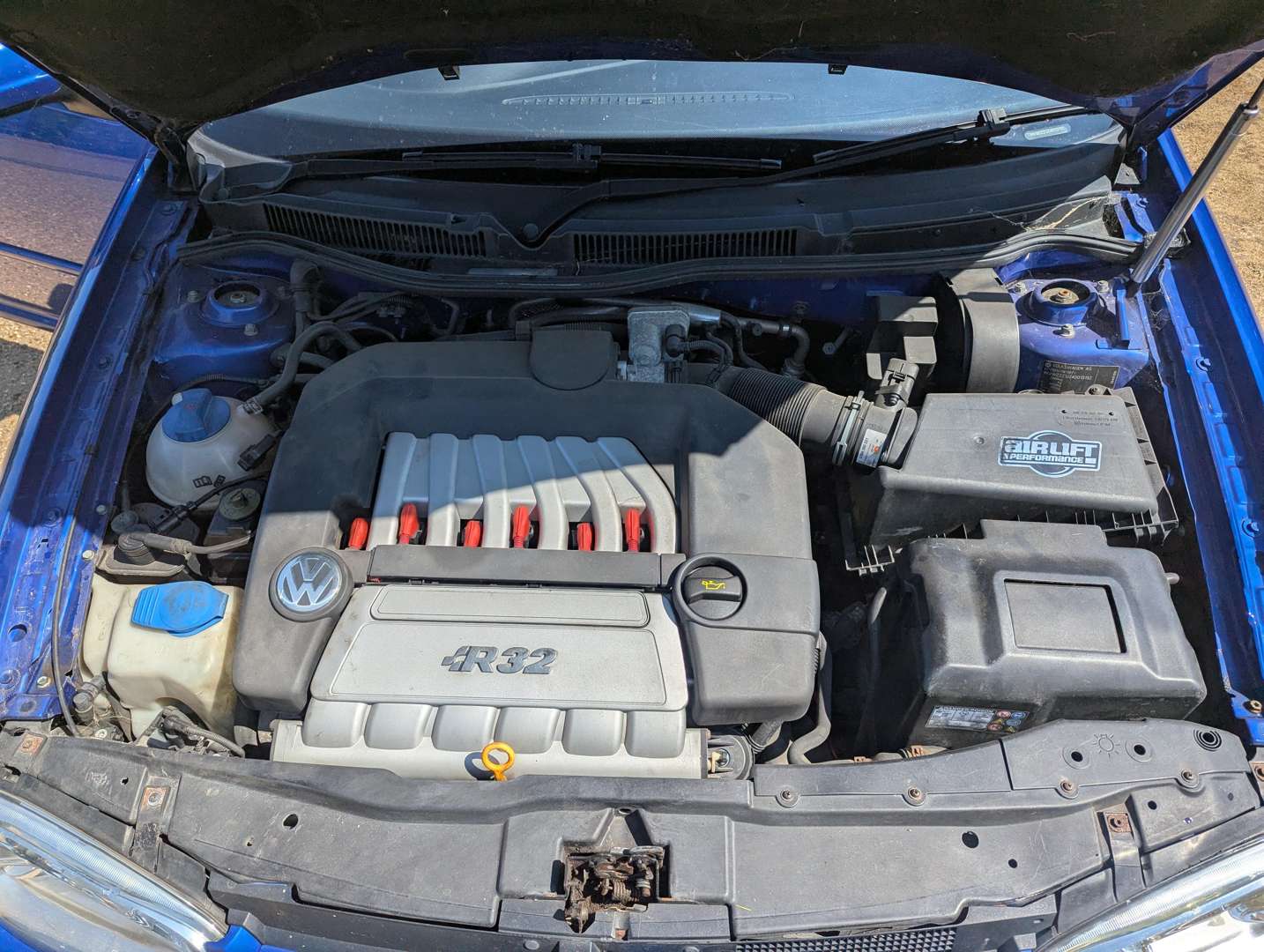 <p>2003 VW GOLF R32 MK4</p>