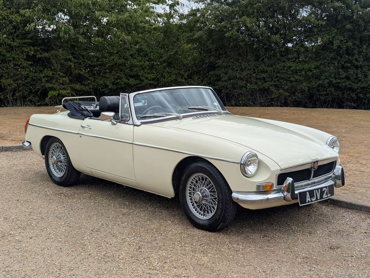 <p>1972 MG B ROADSTER</p>
