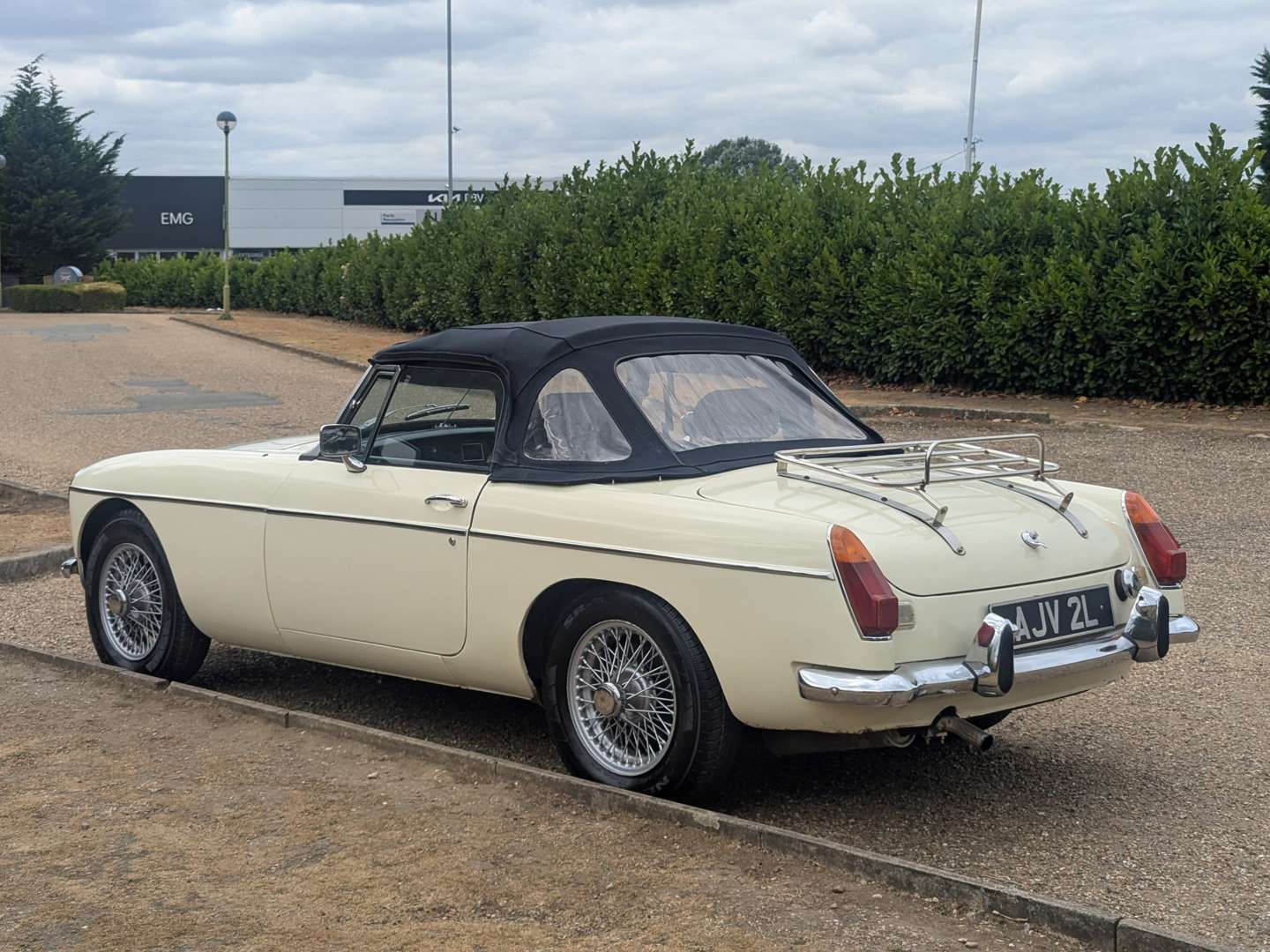 <p>1972 MG B ROADSTER</p>