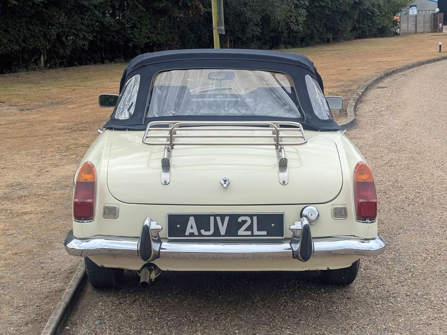 <p>1972 MG B ROADSTER</p>