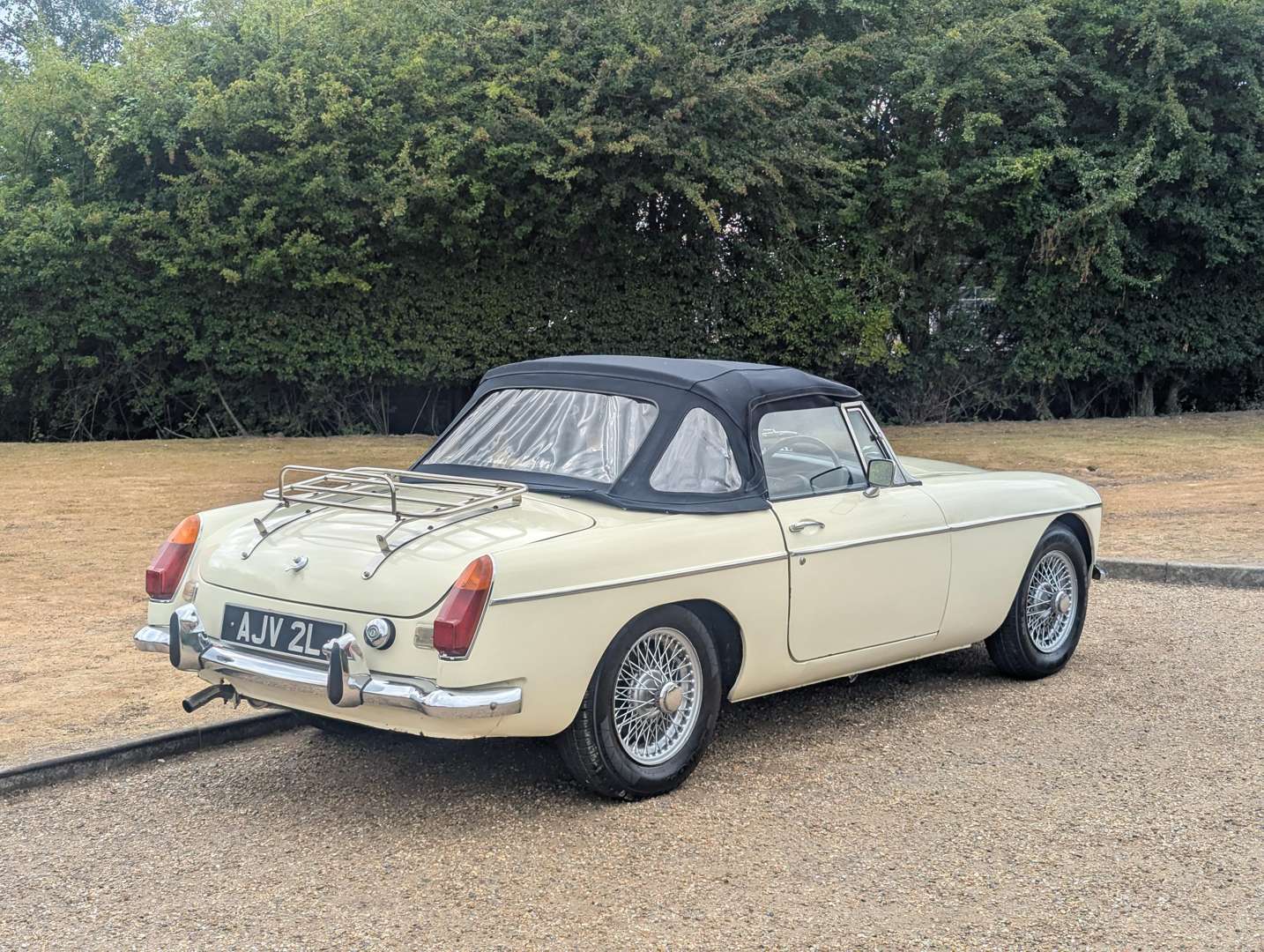 <p>1972 MG B ROADSTER</p>